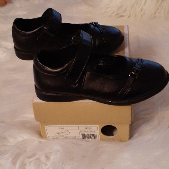 Black Shoes - Picture 2 of 4